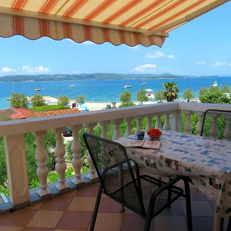 Beach Studio Roza Biograd - Premium Location Apartment Biograd Na Moru