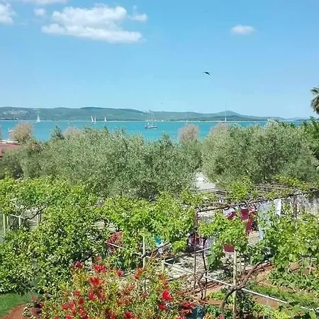 Beach Studio Roza Biograd - Premium Location Apartment