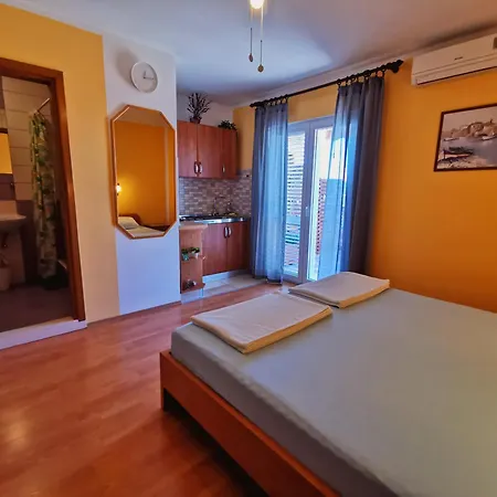 Beach Studio Roza Biograd - Premium Location Apartment *